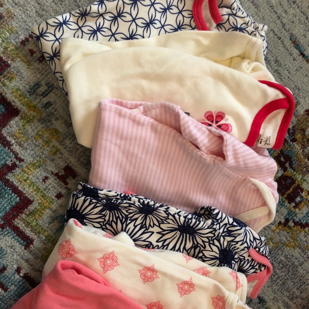 Six organic cotton sleepers 0-6 months. Like new.